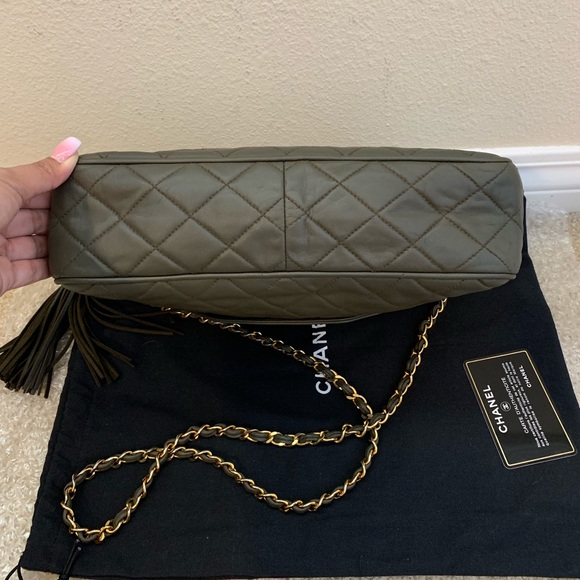 ❌SOLD❌ Chanel Vintage Cross-body Camera Bag - Picture 5 of 6